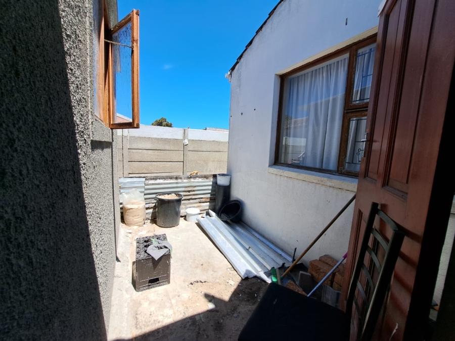 5 Bedroom Property for Sale in Park Village Western Cape